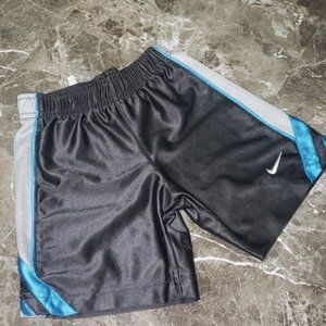Nike 💫 Size 4 Boy's Shorts (Fit Small!)
